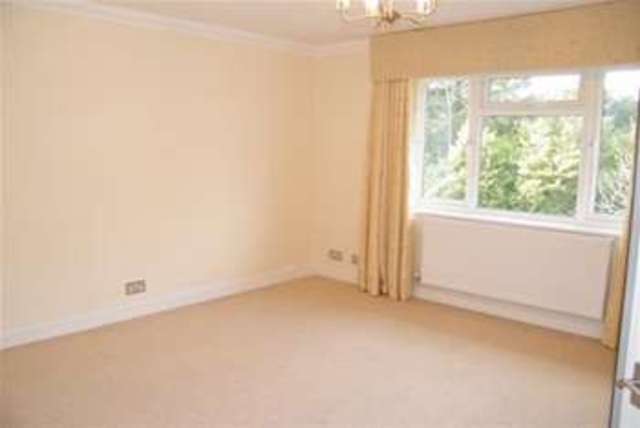  Image of 2 bedroom Maisonette to rent in Evesham Close Reigate RH2 at Reigate, RH2 9DN