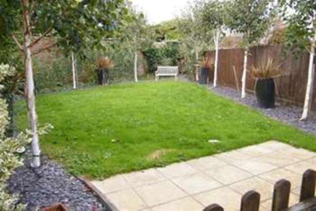  Image of 2 bedroom Maisonette to rent in Evesham Close Reigate RH2 at Reigate, RH2 9DN