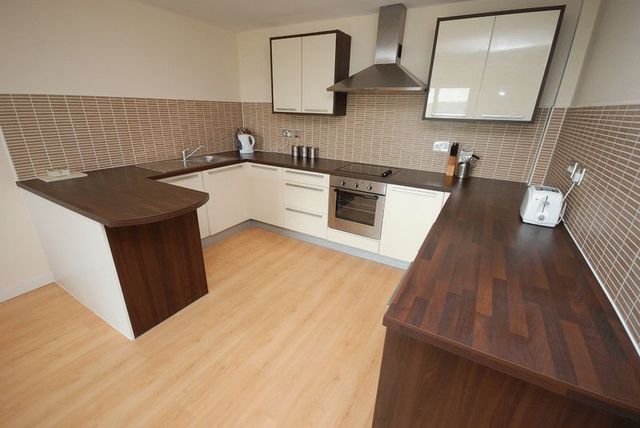  Image of 2 bedroom Flat to rent in Waterside Way Wakefield WF1 at Chantry Waters Waterside Way Wakefield, WF1 5ED