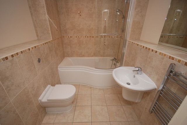  Image of 2 bedroom Flat to rent in Waterside Way Wakefield WF1 at Chantry Waters Waterside Way Wakefield, WF1 5ED