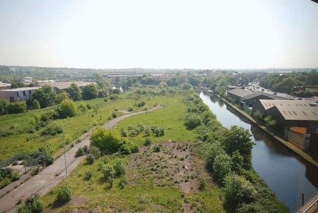  Image of 2 bedroom Flat to rent in Waterside Way Wakefield WF1 at Chantry Waters Waterside Way Wakefield, WF1 5ED