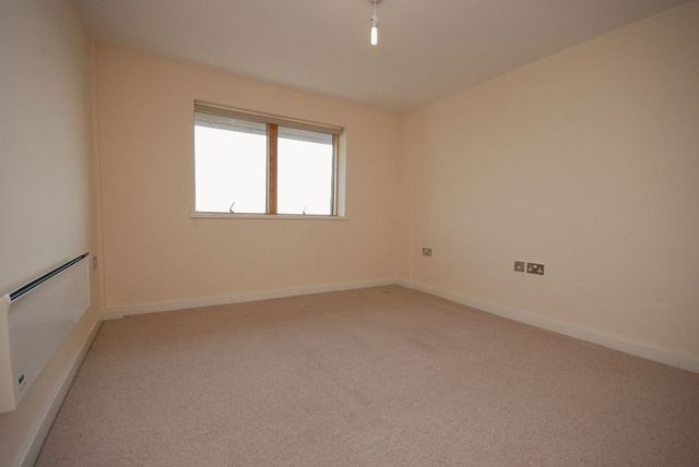  Image of 2 bedroom Flat to rent in Waterside Way Wakefield WF1 at Chantry Waters Waterside Way Wakefield, WF1 5ED