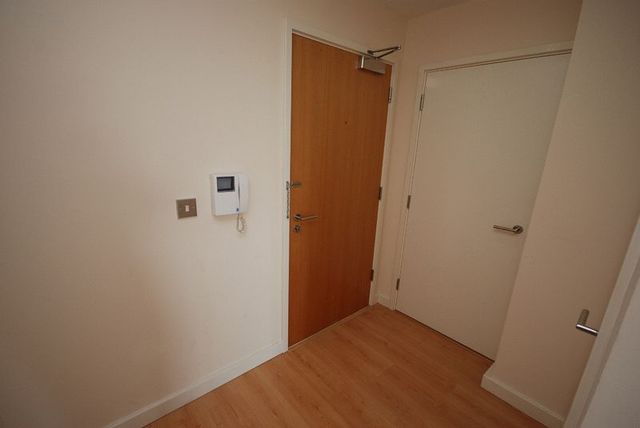  Image of 2 bedroom Flat to rent in Waterside Way Wakefield WF1 at Chantry Waters Waterside Way Wakefield, WF1 5ED
