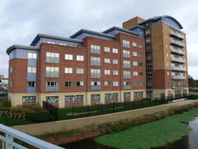  Image of 2 bedroom Flat to rent in Waterside Way Wakefield WF1 at Chantry Waters Waterside Way Wakefield, WF1 5ED