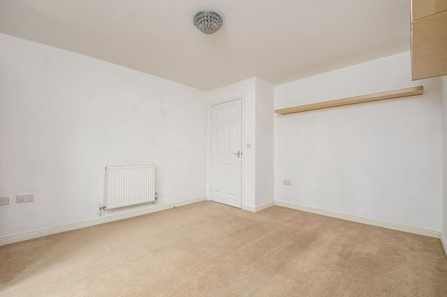  Image of 2 bedroom Flat for sale in Chapel Close Wantage OX12 at Chapel Close  Wantage, OX12 7DY