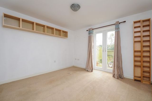 Image of 2 bedroom Flat for sale in Chapel Close Wantage OX12 at Chapel Close  Wantage, OX12 7DY
