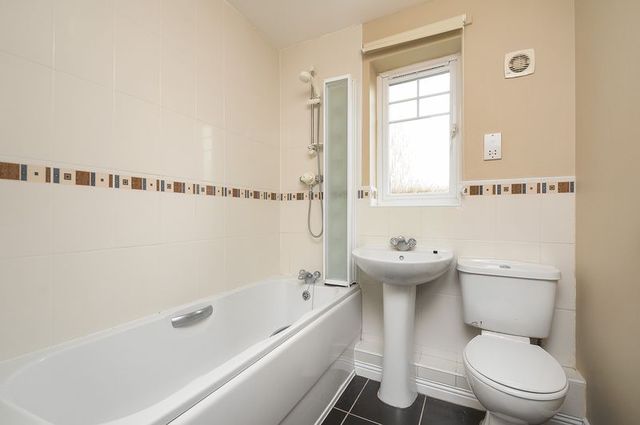  Image of 2 bedroom Flat for sale in Chapel Close Wantage OX12 at Chapel Close  Wantage, OX12 7DY