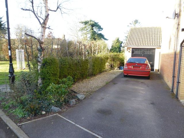  Image of 4 bedroom Detached house for sale in Chapel Drive Ambrosden Bicester OX25 at Chapel Drive Ambrosden Ambrosden, OX25 2RS