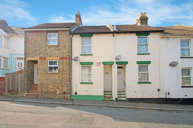  Image of 3 bedroom Terraced house to rent in Charter Street Chatham ME4 at Charter Street  Chatham, ME4 5RY