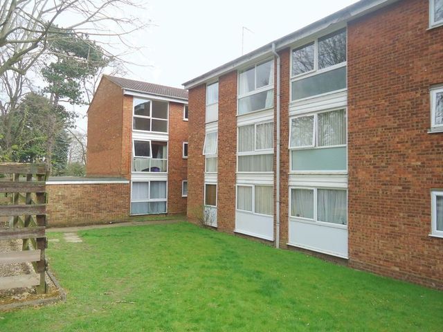  Image of 2 bedroom Flat for sale in Chenies Court Hemel Hempstead HP2 at Chenies Court  Hemel Hempstead, HP2 7JU