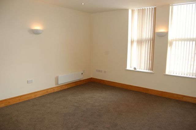  Image of 1 bedroom Flat to rent in Chorley New Road Lostock Bolton BL1 at Chorley New Road  Bolton, BL1 4DH