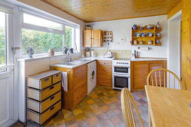  Image of 2 bedroom Property for sale in Church Green Road Bletchley Milton Keynes MK3 at Church Green Road Bletchley Milton Keynes, MK3 6DA