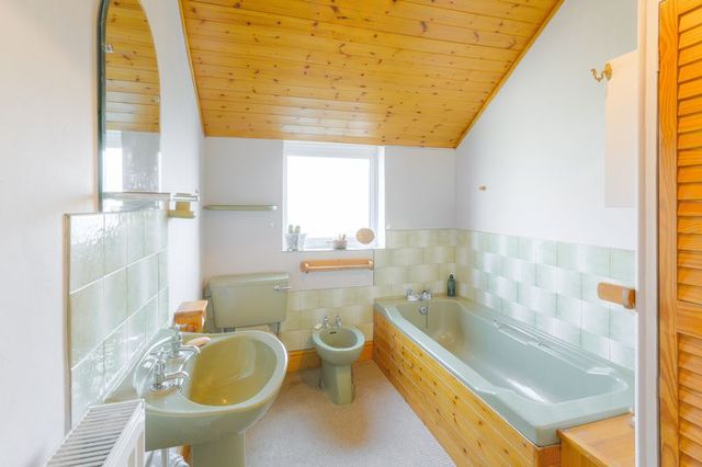  Image of 2 bedroom Property for sale in Church Green Road Bletchley Milton Keynes MK3 at Church Green Road Bletchley Milton Keynes, MK3 6DA