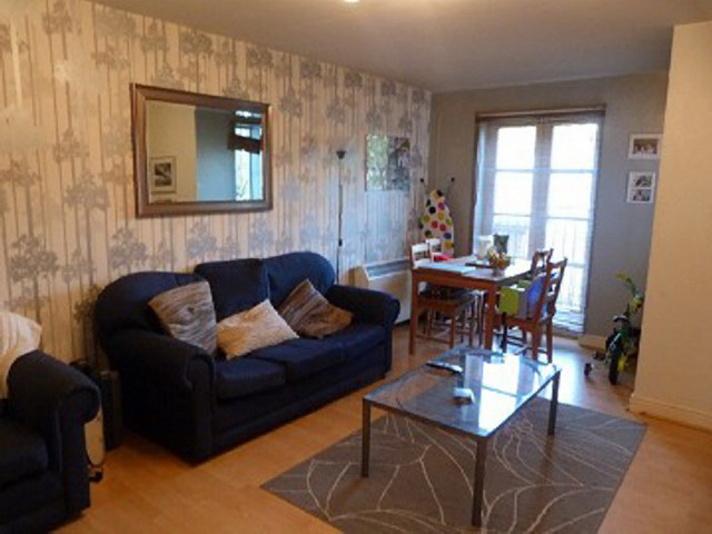  Image of 2 bedroom Apartment to rent in Clarence Close New Barnet Barnet EN4 at Clarence Close  Hertfordshire, EN4 8AD