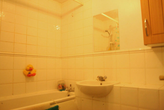  Image of 2 bedroom Apartment to rent in Clarence Close New Barnet Barnet EN4 at Clarence Close  Hertfordshire, EN4 8AD