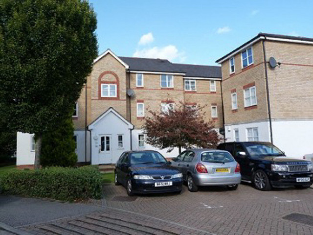 Image of 2 bedroom Apartment to rent in Clarence Close New Barnet Barnet EN4 at Clarence Close  Hertfordshire, EN4 8AD