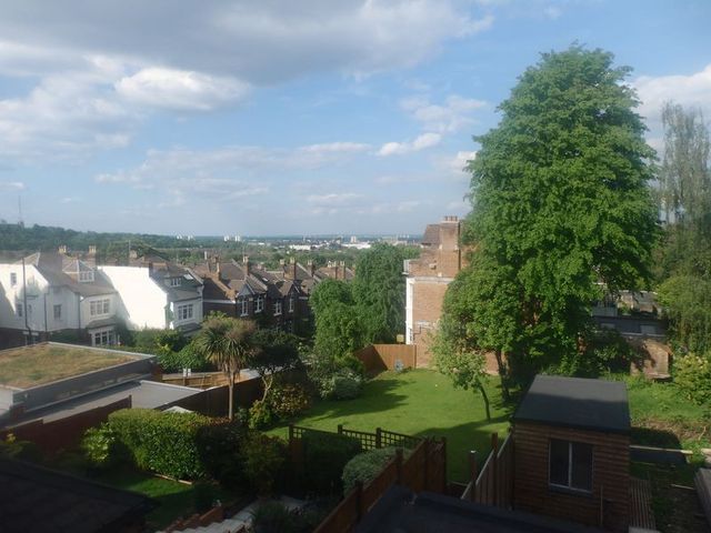  Image of 3 bedroom Flat to rent in Coolhurst Road London N8 at Coolhurst Road  Crouch End, N8 8EU