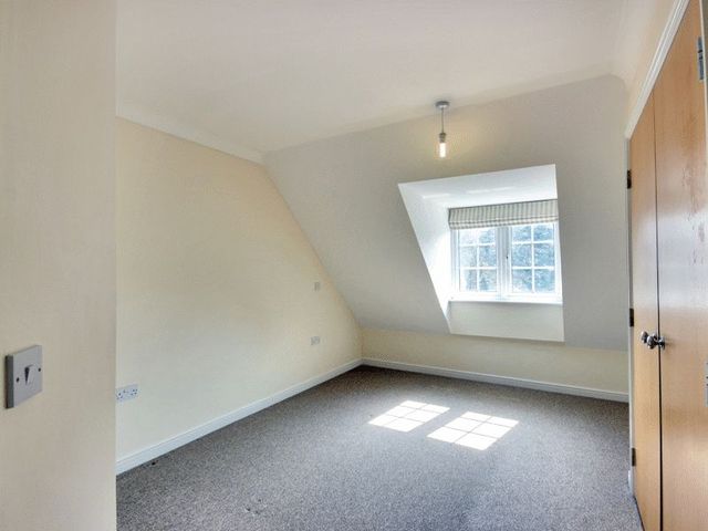  Image of 2 bedroom Flat for sale in Copthorne Common Road Copthorne Crawley RH10 at Copthorne Common Road Copthorne Crawley, RH10 3SL