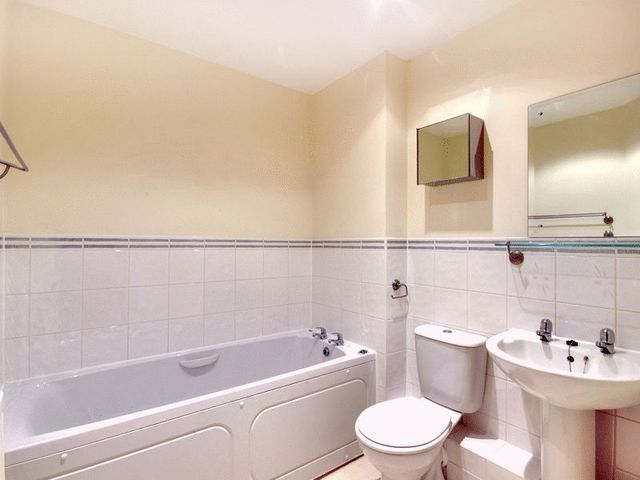  Image of 2 bedroom Flat for sale in Copthorne Common Road Copthorne Crawley RH10 at Copthorne Common Road Copthorne Crawley, RH10 3SL