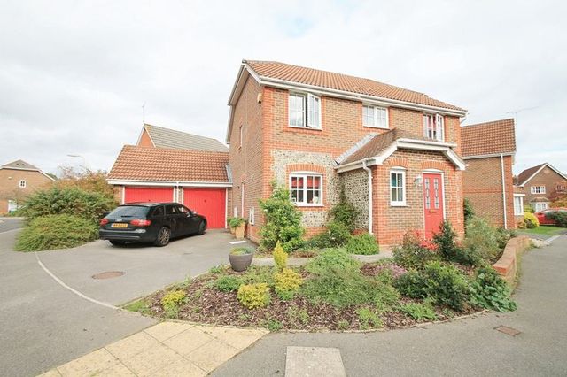  Image of 4 bedroom Detached house to rent in Cornfield Close Chandler