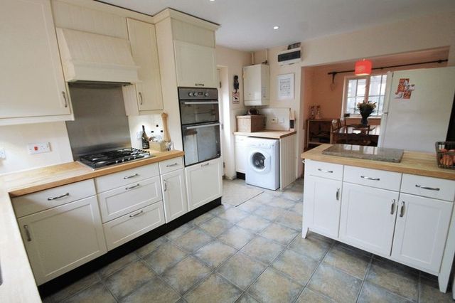  Image of 4 bedroom Detached house to rent in Cornfield Close Chandler