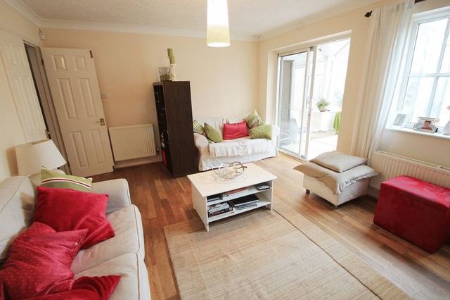  Image of 4 bedroom Detached house to rent in Cornfield Close Chandler