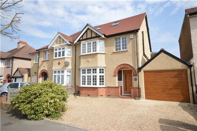  Image of 4 bedroom Semi-Detached house to rent in Courtenay Road Worcester Park KT4 at Surrey, KT4 8RY