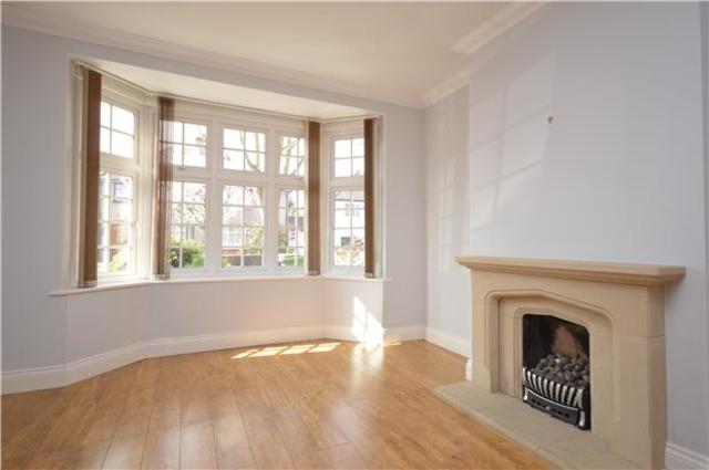  Image of 4 bedroom Semi-Detached house to rent in Courtenay Road Worcester Park KT4 at Surrey, KT4 8RY