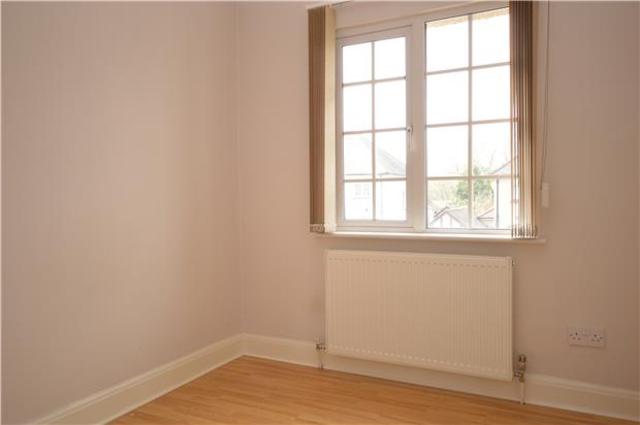  Image of 4 bedroom Semi-Detached house to rent in Courtenay Road Worcester Park KT4 at Surrey, KT4 8RY