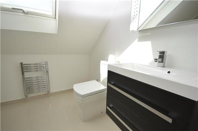  Image of 4 bedroom Semi-Detached house to rent in Courtenay Road Worcester Park KT4 at Surrey, KT4 8RY