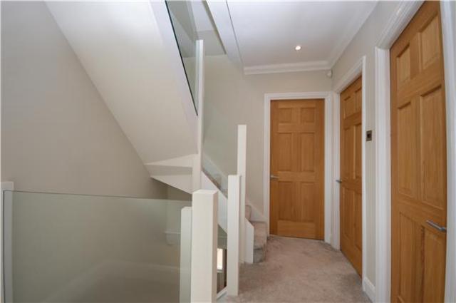  Image of 4 bedroom Semi-Detached house to rent in Courtenay Road Worcester Park KT4 at Surrey, KT4 8RY