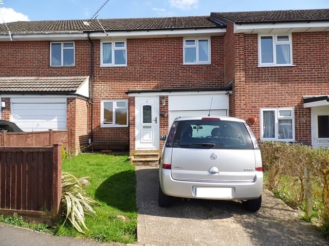  Image of 3 bedroom Terraced house for sale in Wesermarsch Road Cowplain Waterlooville PO8 at Wesermarsch Road Cowplain Waterlooville, PO8 8JJ