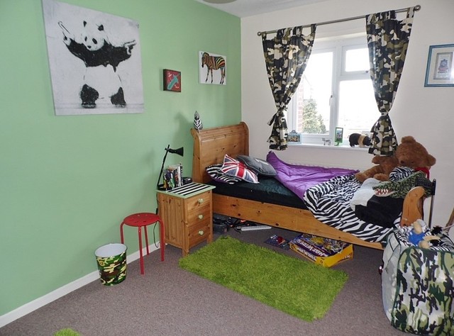  Image of 3 bedroom Terraced house for sale in Wesermarsch Road Cowplain Waterlooville PO8 at Wesermarsch Road Cowplain Waterlooville, PO8 8JJ