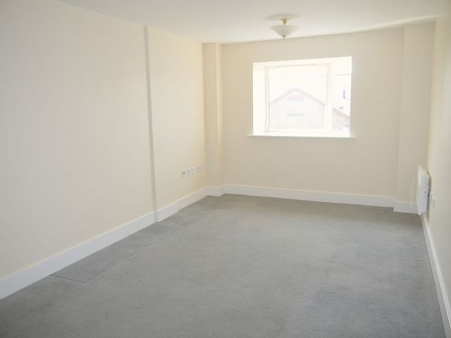  Image of 1 bedroom Flat for sale in Coxhill Way Aylesbury HP21 at Stanton House Coxhill Way Aylesbury, HP21 8FQ