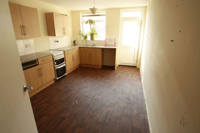  Image of 3 bedroom Terraced house to rent in Crusader Close Oldbury B69 at Crusader Close  Oldbury, B69 1EF