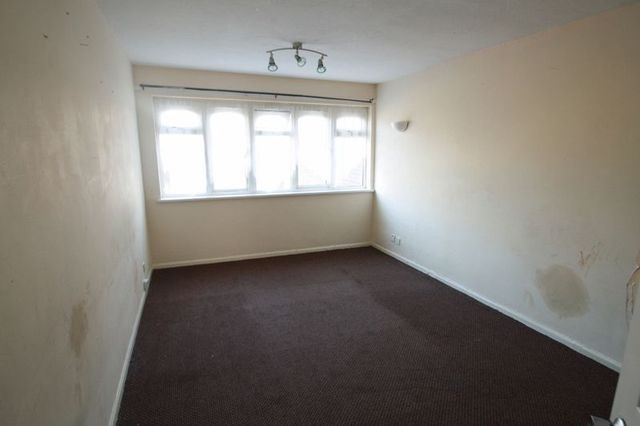  Image of 3 bedroom Terraced house to rent in Crusader Close Oldbury B69 at Crusader Close  Oldbury, B69 1EF