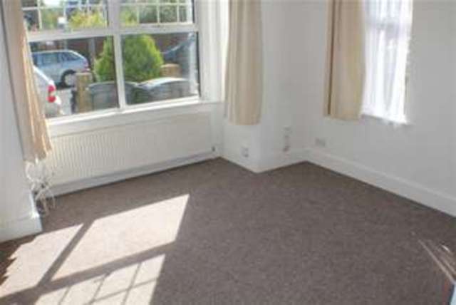  Image of 1 bedroom Flat to rent in Dinton Road Kingston upon Thames KT2 at Kingston upon Thames, KT2 5JT