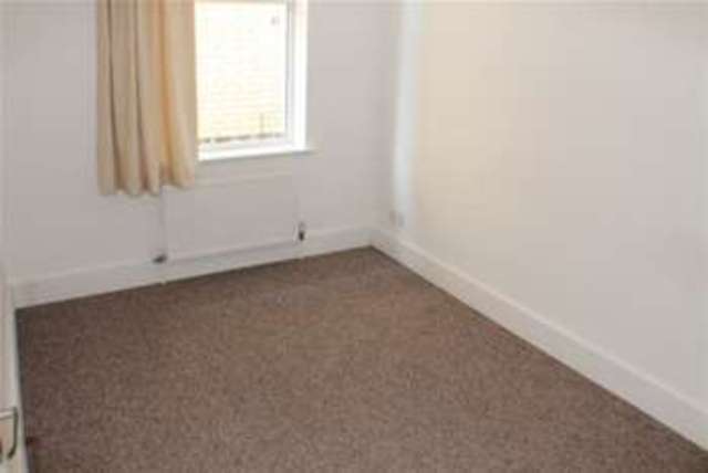  Image of 1 bedroom Flat to rent in Dinton Road Kingston upon Thames KT2 at Kingston upon Thames, KT2 5JT