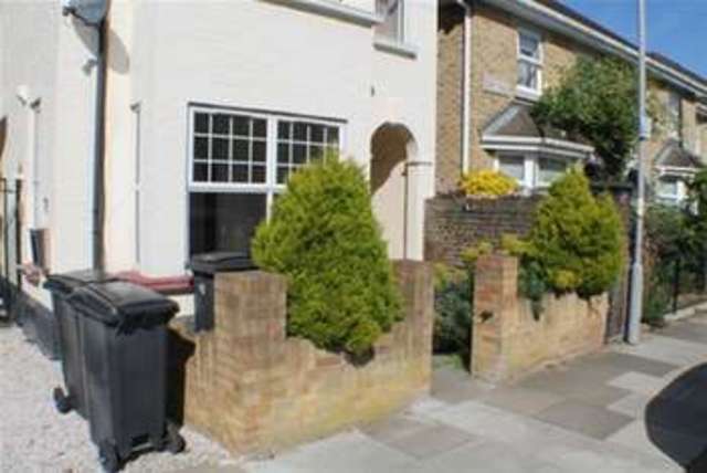  Image of 1 bedroom Flat to rent in Dinton Road Kingston upon Thames KT2 at Kingston upon Thames, KT2 5JT