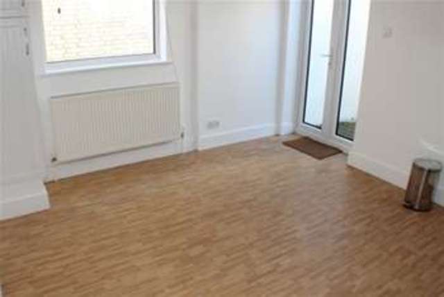  Image of 1 bedroom Flat to rent in Dinton Road Kingston upon Thames KT2 at Kingston upon Thames, KT2 5JT