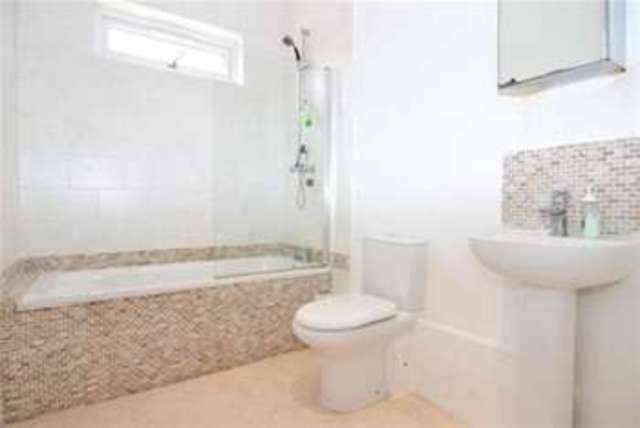  Image of 2 bedroom Flat to rent in Dinton Road Kingston upon Thames KT2 at Kingston upon Thames, KT2 5JT