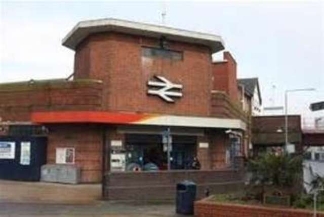  Image of 2 bedroom Flat to rent in Dinton Road Kingston upon Thames KT2 at Kingston upon Thames, KT2 5JT