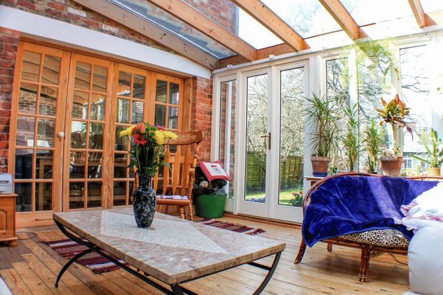  Image of 3 bedroom Flat for sale in Divinity Road Headington Oxford OX4 at Divinity Road  Oxford, OX4 1LN