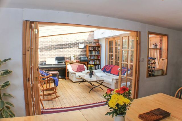  Image of 3 bedroom Flat for sale in Divinity Road Headington Oxford OX4 at Divinity Road  Oxford, OX4 1LN
