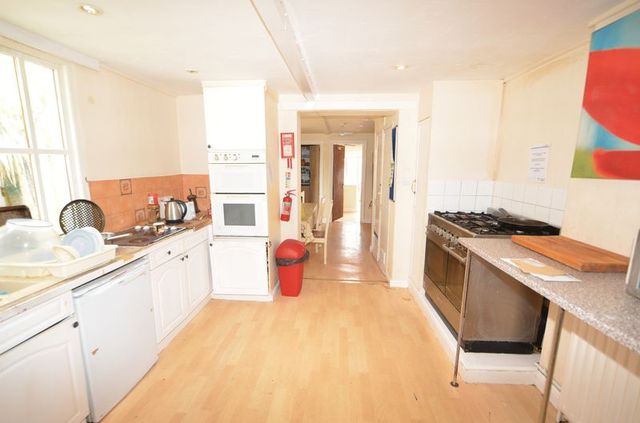  Image of 1 bedroom Property to rent in Pilton Causeway Barnstaple EX32 at 4 Pilton Causeway  Barnstaple, EX32 7AA