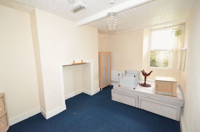  Image of 1 bedroom Property to rent in Ebberley Lawn Barnstaple EX32 at 9 Ebberley Lawn  Barnstaple, EX32 7DJ
