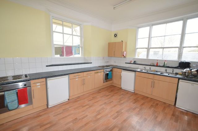  Image of 1 bedroom Property to rent in Ebberley Lawn Barnstaple EX32 at 9 Ebberley Lawn  Barnstaple, EX32 7DJ