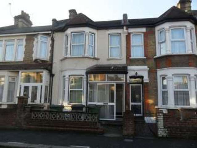 Image of 2 bedroom Flat to rent in Edinburgh Road London E17 at London Walthamstow London, E17 7QB