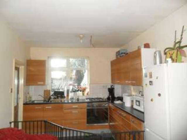  Image of 2 bedroom Flat to rent in Edinburgh Road London E17 at London Walthamstow London, E17 7QB