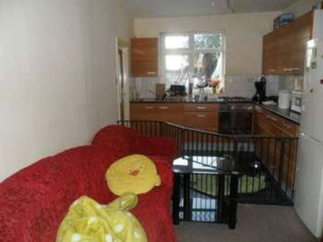  Image of 2 bedroom Flat to rent in Edinburgh Road London E17 at London Walthamstow London, E17 7QB